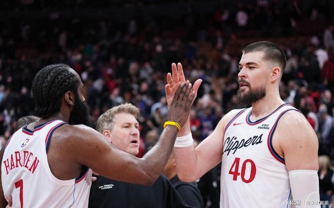 关于哈登爆冷击败塞尔维亚队，比分优势明显引爆全场！的信息